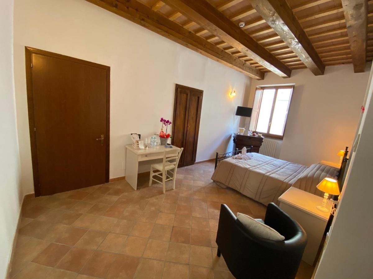 Locanda Della Pieve Pievebovigliana Екстер'єр фото