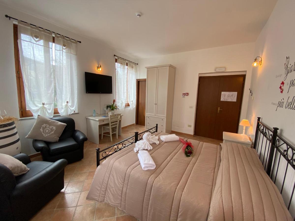 Locanda Della Pieve Pievebovigliana Екстер'єр фото