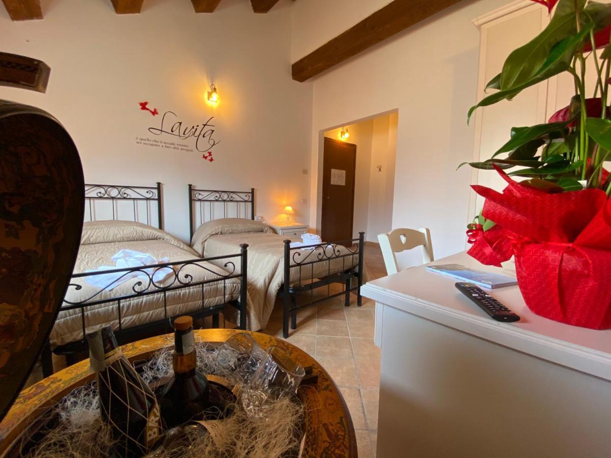 Locanda Della Pieve Pievebovigliana Екстер'єр фото