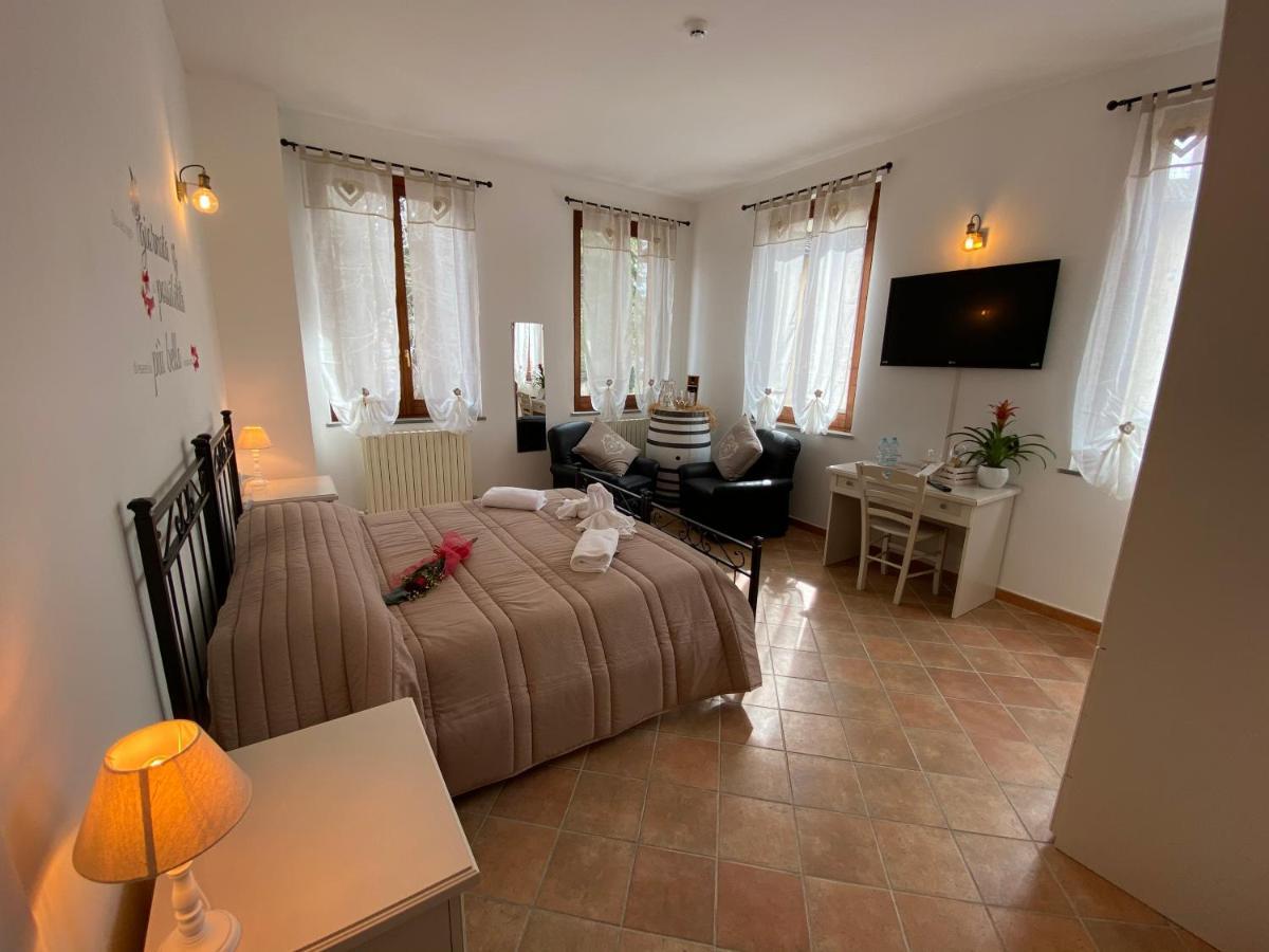 Locanda Della Pieve Pievebovigliana Екстер'єр фото